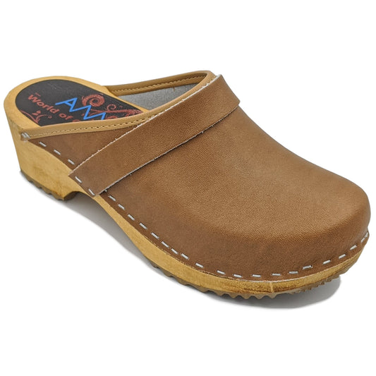AM-Toffeln Swedish Style Clogs in Light Brown (100)