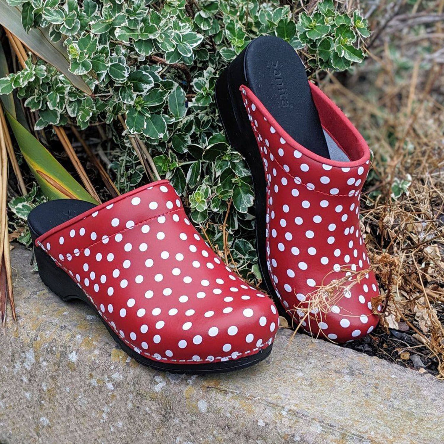 Sanita Fenja Spotty Flexible Clogs in Red (457048)